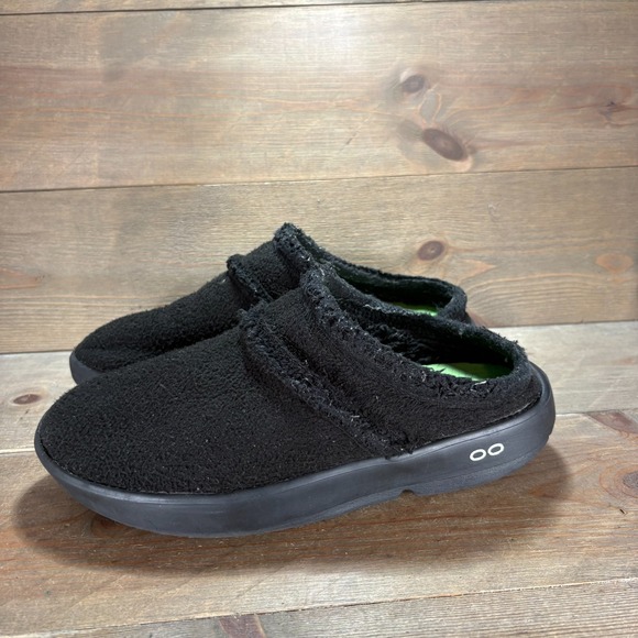 OOFOS Shoes - OOFOS OOcoozie Womens size 10 shoes Black Fuzzy Slip On Recovery clogs